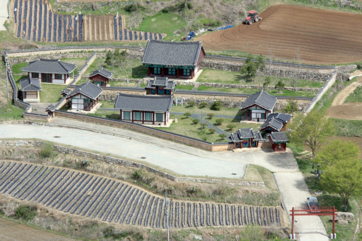 용담향교 전경